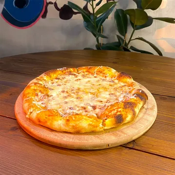 Pizza with four cheese